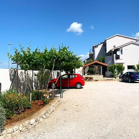 Apartmani Kardum Brodarica