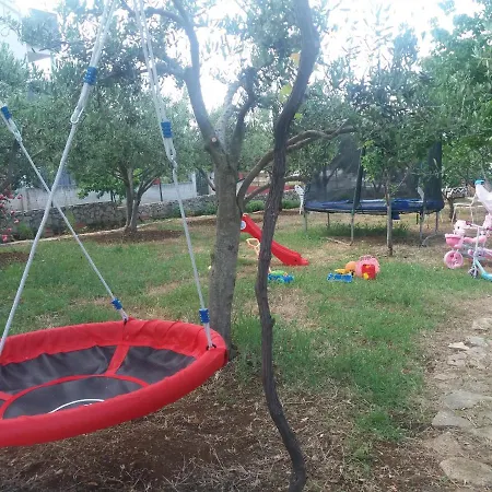 Apartmani Kardum Brodarica 3*