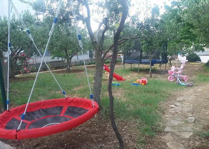 Apartmani Kardum Brodarica 3*