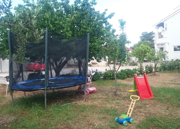 Apartmani Kardum Brodarica 3*