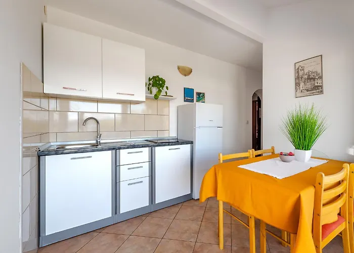 Apartmani Kardum Brodarica 3*