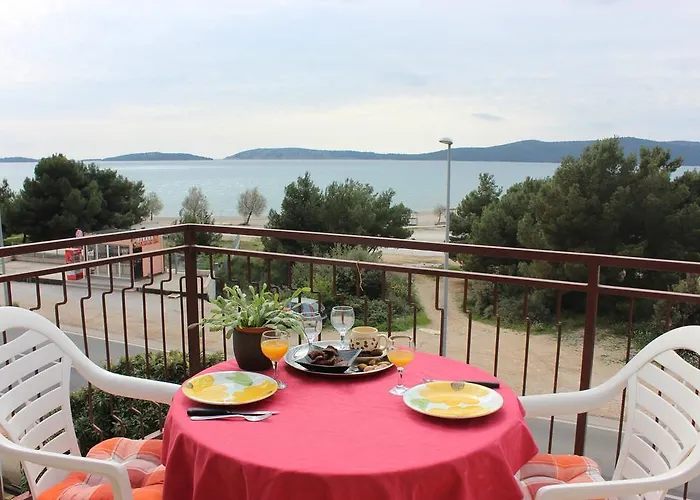 Apartmani Kardum Brodarica 3*